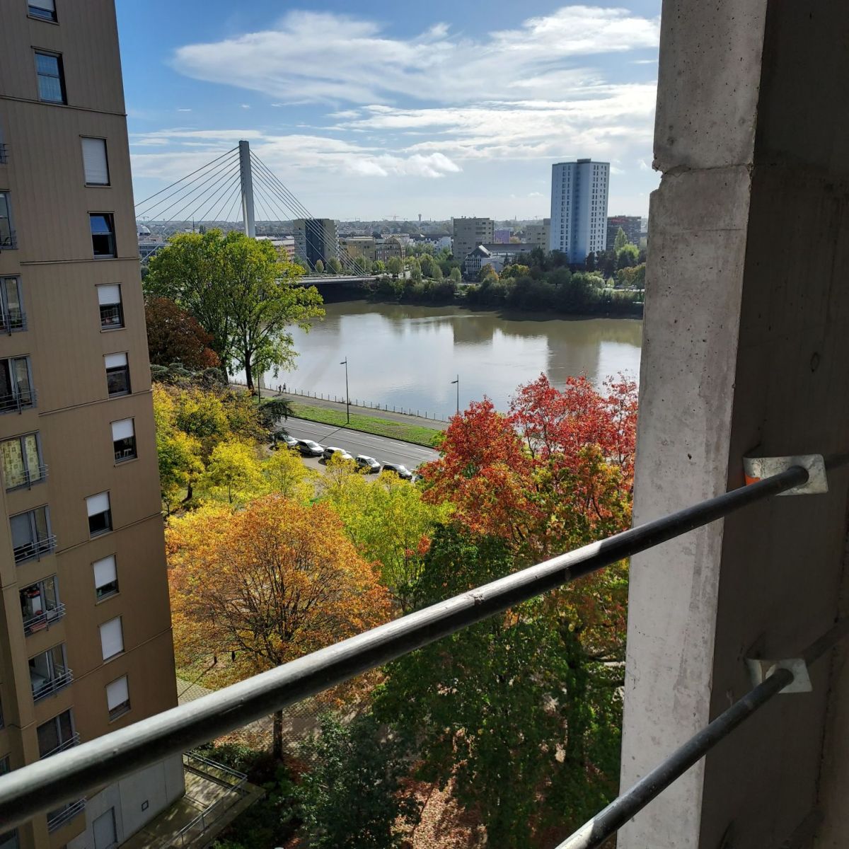 vue sur la Loire depuis l'escalier de l'hostel nantes